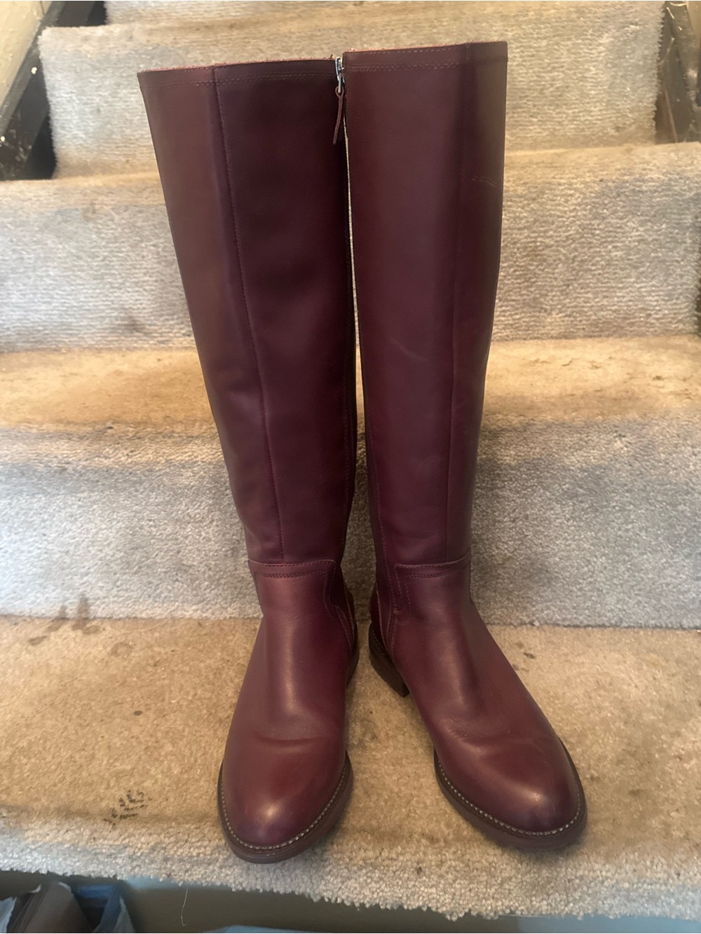 Knee-High Leather Riding Boots in Burgundy